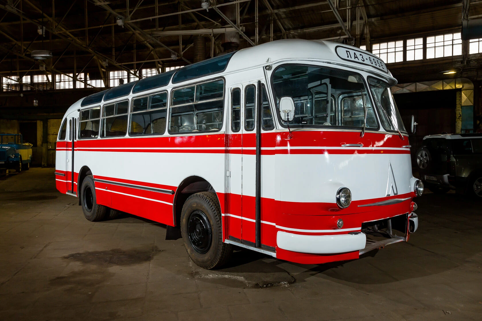 ЛАЗ-695Е