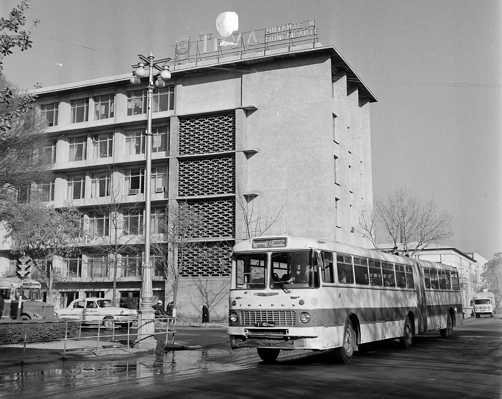 Ikarus 180